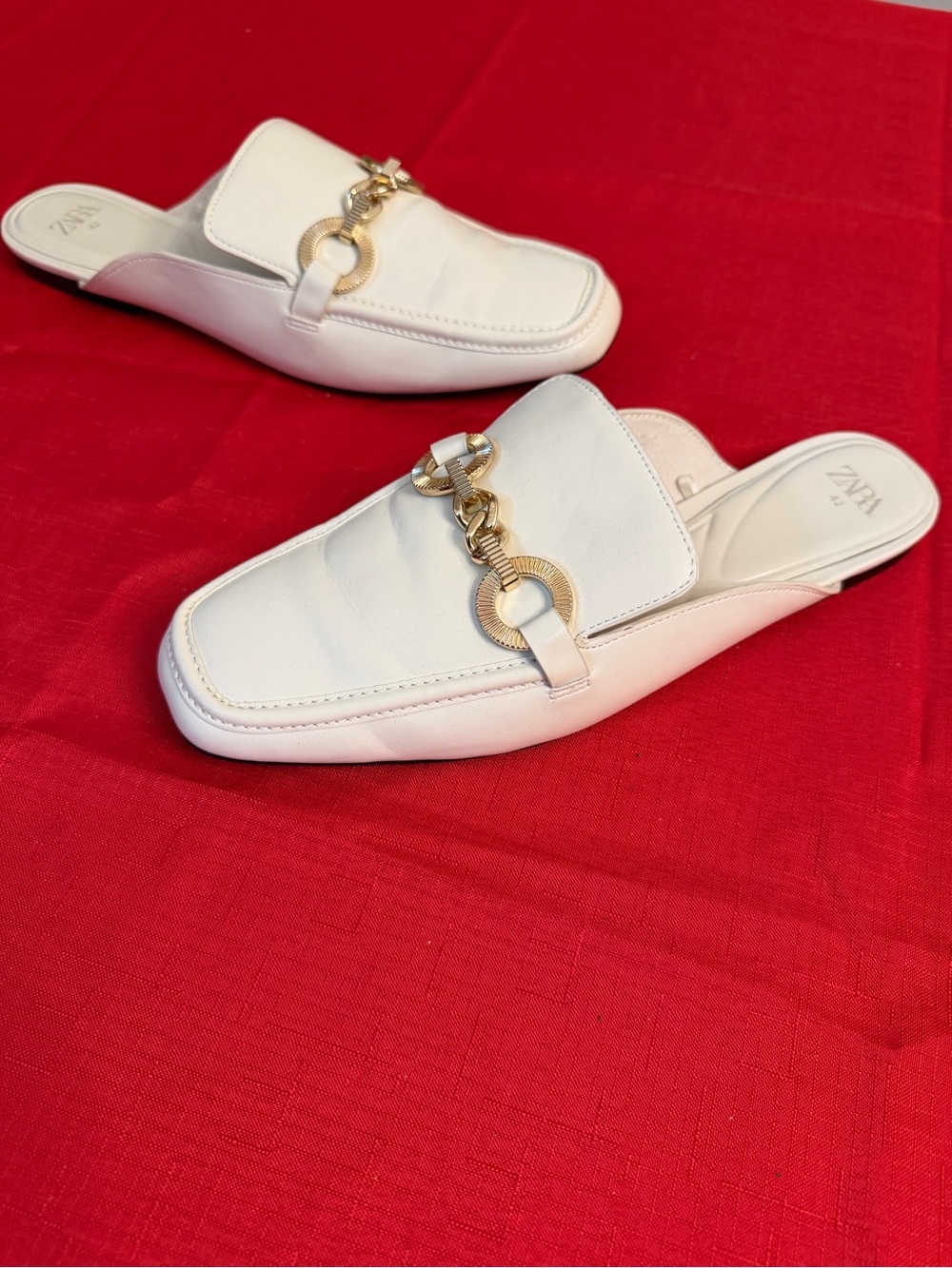 Zara White Leather Backless Loafers with Gold Chain Accent